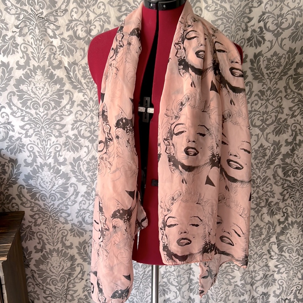 Marilyn Monroe pink scarf wrap